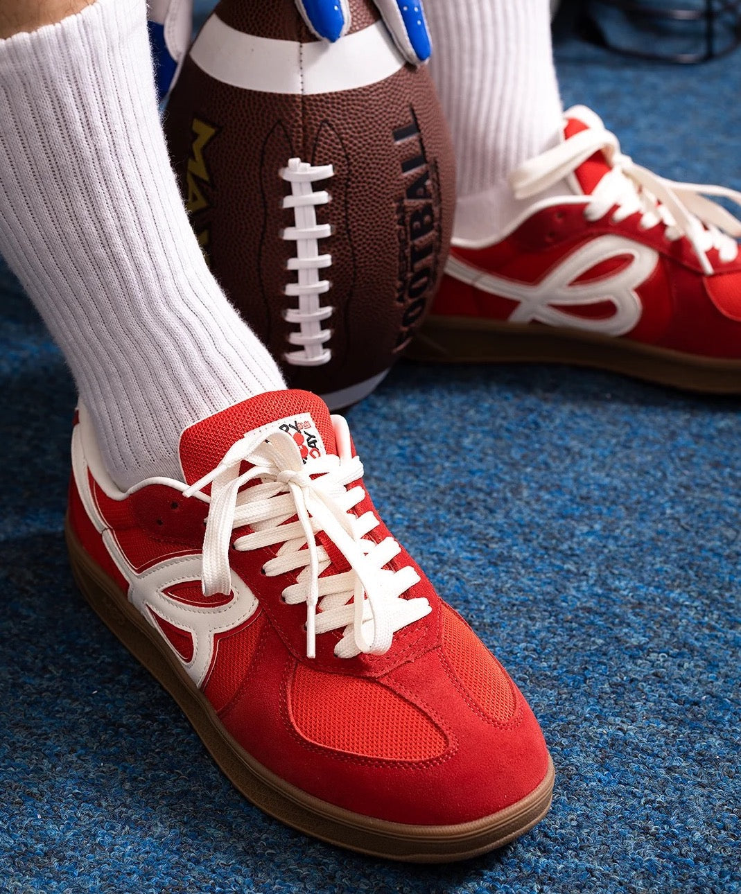 Happy Birds Day Low Sneakers red